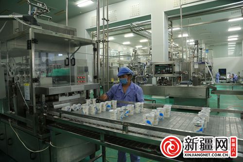 新疆首條乳業(yè)全智能系統(tǒng)全面上線(xiàn) 技術(shù)驅(qū)動(dòng)下的產(chǎn)業(yè)新紀(jì)元